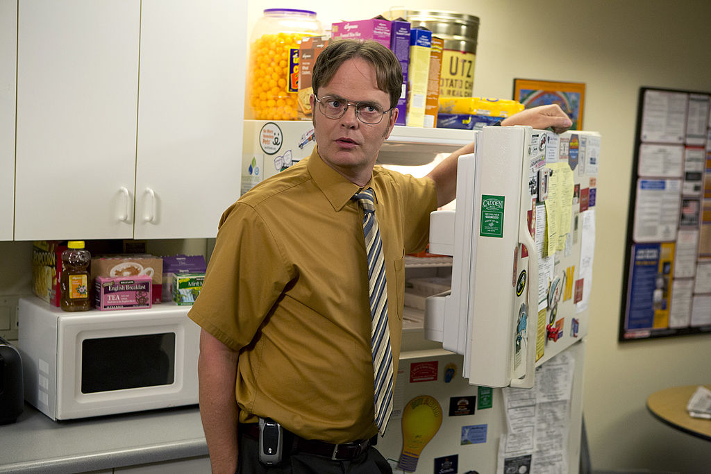 Dwight Schrute bad example of short sleeve shirt fit
